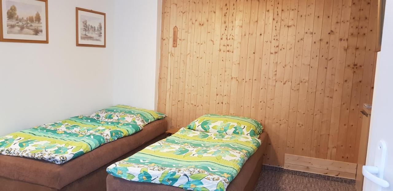 Apartman Koi Leilighet Veltrusy Eksteriør bilde